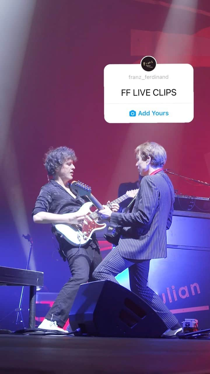 フランツ・フェルディナンドのインスタグラム：「Use this sticker to share your favourite live clips with us.」