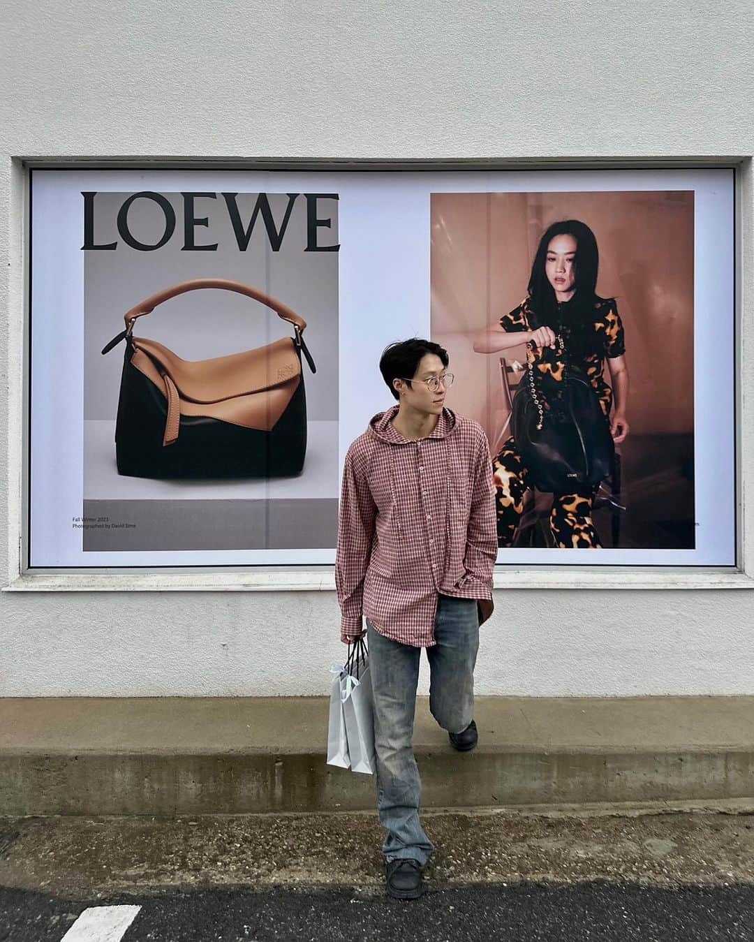 イギョムのインスタグラム：「@loewe FW23 Pre 🫶🏻🫶🏻 #loewe #로에베」