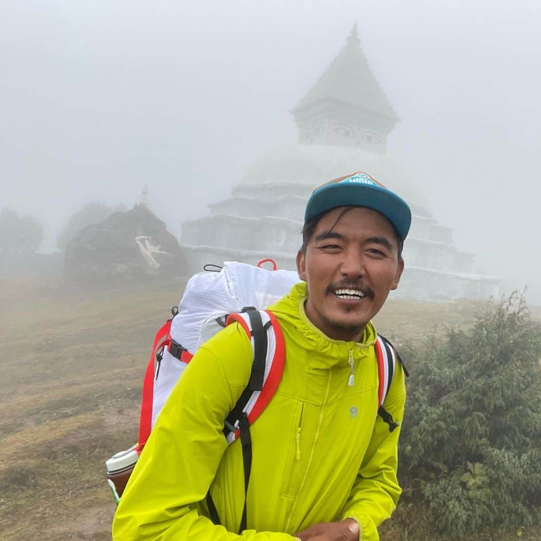 コンラッド・アンカーのインスタグラム：「Happy Birthday @pemba_sharwa ! It's wonderful to know you and your family. Your grandfather Karma (last slide with your sister and mother) climbed with Hillary on Makalu , you father Lakpha (second slide with your mother Nawang) climbed Everest in the 80s and 90s.  Nawang brought the heart you are. Your 7 summits of Chomolungma are the springboard for your interest in cameras and film. As an athlete with @Himali your passion brings people to our sport of climbing.  It's great to explore and climb together.  @khumbuclimbingcenter #nepal」