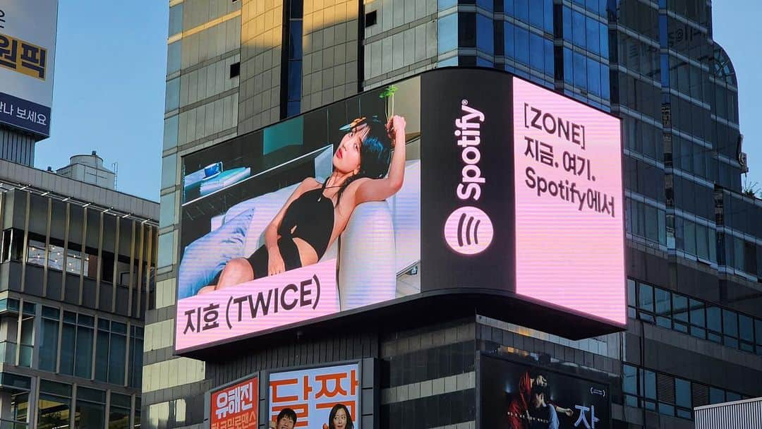 TWICEのインスタグラム：「Thank you @Spotify @SpotifyKR 💚  지금 지효의 솔로 앨범 ZONE을 스포티파이에서 들어보세요!  Check out JIHYO's first solo album ZONE on Spotify now!  spoti.fi/3P71sAq  #TWICE #트와이스 #JIHYO  #지효 #ZONE  #KillinMeGood」