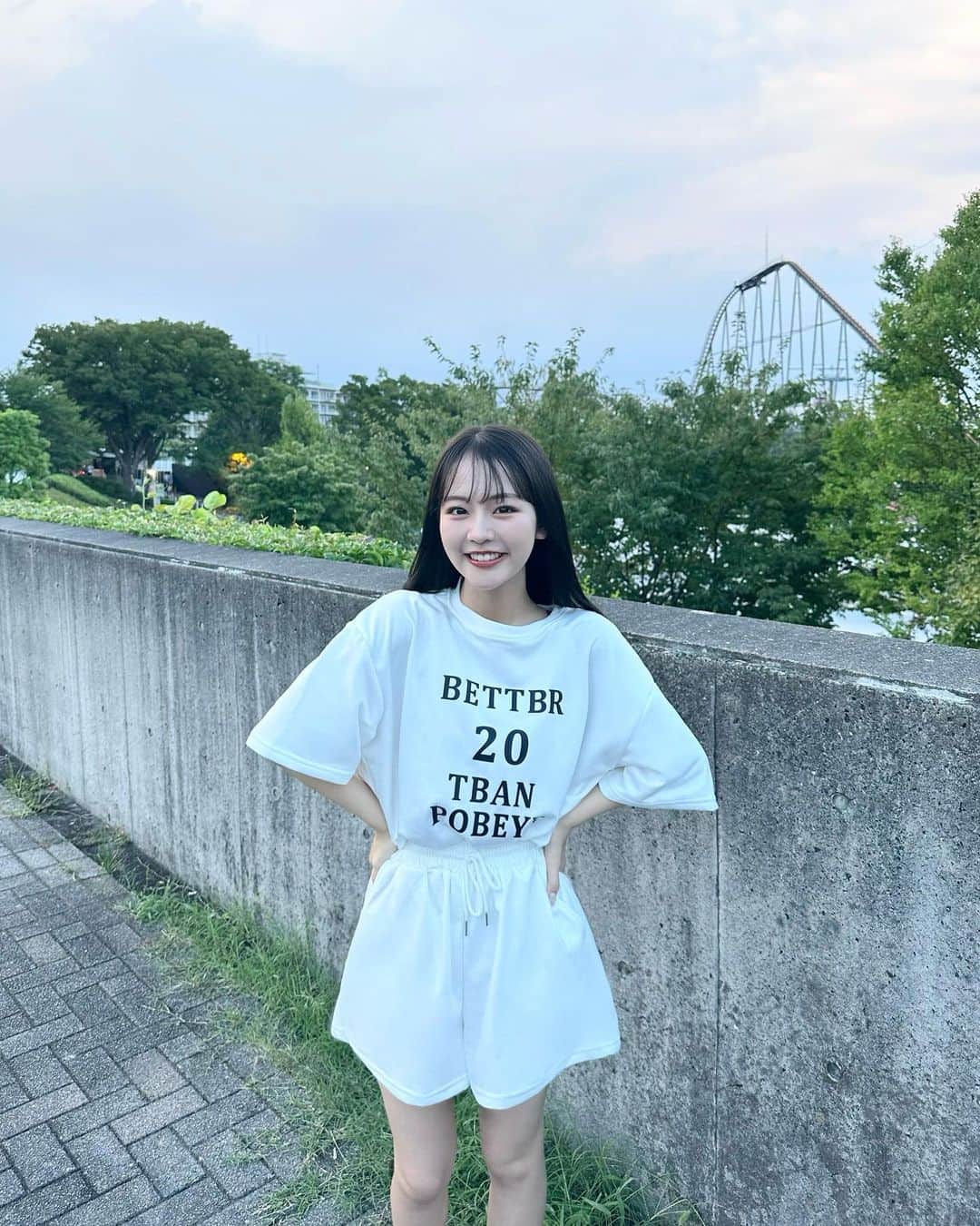 河野まひるのインスタグラム：「@shein_japan のジャージセットアップ☺︎ ラフで超可愛い。。  商品ID↓ set up : 13368131  クーポンコード: mahiru （9月末日まで、お買い上げ金額1～5,999円まではセール価格より15%OFF、6,000円以上は20%OFFが適用されるよ。）  #SHEINforAll #ad  #jk#jk3#ljkブランド#jkの素敵な思い出#高校生#高3#hair#前髪#hair#ファッション#オシャレ#コーデ#fashion#code#河野まひる#夏休み#セットアップ#まひるコーデ」