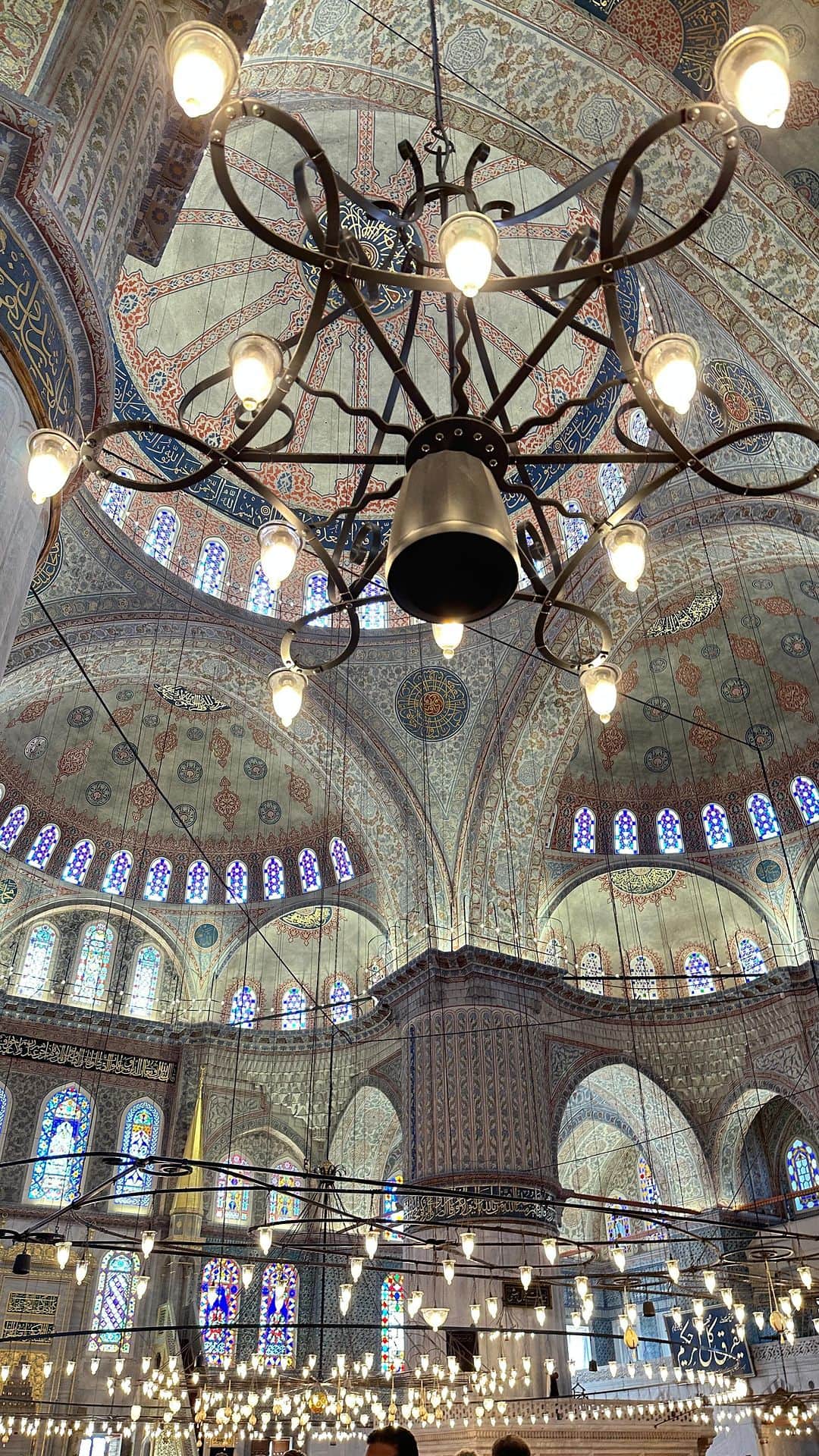 新田朝子のインスタグラム：「Blue Mosque🩵  #turkey #istanbul #istanbultravelers #mosque #bluemosque #travelgram #travelphotography   #トルコ #イスタンブール #トルコ旅行 #海外旅行好きな人と繋がりたい #海外在住 #🇹🇷」
