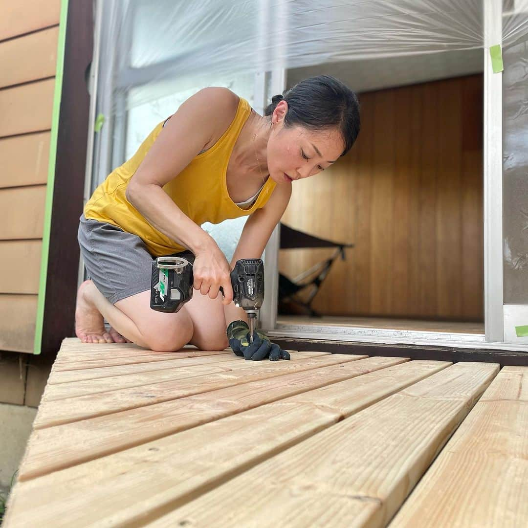 平山ユージさんのインスタグラム写真 - (平山ユージInstagram)「Weekend Reform Workout ☀️🔨🎨⛰️💪🏼 Under blue sky joyful mood🌴🌼☀️🔫  Big thanks to reform support team 🙏  週末のリフォームワークアウト☀️🔨🎨⛰️💪🏼 青空の下、楽しい気分🌴🌼☀️🔫  リフォーム協力隊に感謝🙏  #kenthechief  @yasue_d  @mansakuwatanabe  @its_yuta1997   #ogano #幸せの黄色いお家 #小鹿野町」8月22日 23時00分 - yuji_hirayama_stonerider