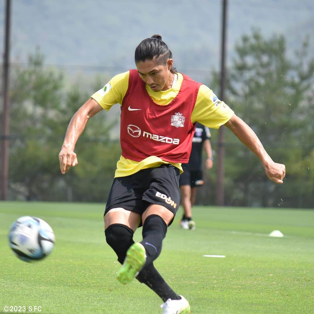 サンフレッチェ広島のインスタグラム：「アウェイ・柏戦まで、あと4日🔥  ⚽️NEXT GAME⚽️ 🏆明治安田生命J1リーグ第25節 🆚柏レイソル 🗓8月26日（土）19:00KO 🏟 三協フロンテア柏スタジアム  #志知孝明 選手 #棚田遼 選手 #林卓人 選手 #ナッシムベンカリファ 選手 #マルコスジュニオール 選手 #加藤陸次樹 選手 #佐々木翔 選手 #sanfrecce #サンフレッチェ広島 #ぶちあつ！」