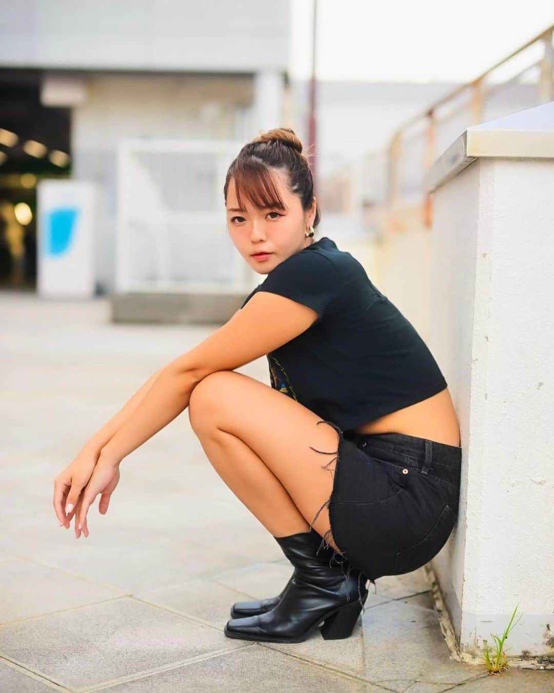 えむのインスタグラム：「🖤🤍  、 、 、  #ポートレート撮影  #被写体モデル #筋トレ女子 #スポーツ女子 #高身長女子 #骨格ストレート #骨格ガンダム」