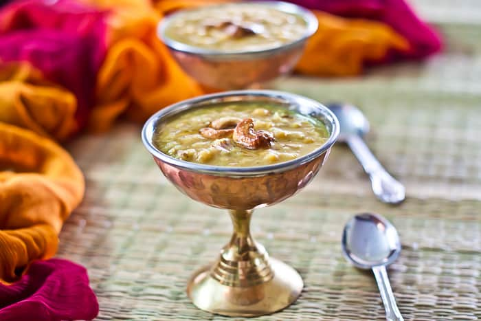 Archana's Kitchenさんのインスタグラム写真 - (Archana's KitchenInstagram)「#Varamahalakshmi is just 2 days away and if you are looking to make some amazing payasam recipes, you must check out these!  Comment "Yes" for the link to the recipes.  #festival #southindianfood #payasam #southindianfestival #sweettooth」8月22日 14時30分 - archanaskitchen