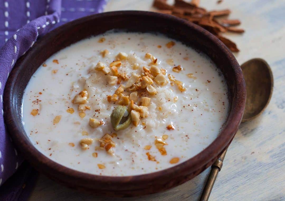 Archana's Kitchenのインスタグラム：「#Varamahalakshmi is just 2 days away and if you are looking to make some amazing payasam recipes, you must check out these!  Comment "Yes" for the link to the recipes.  #festival #southindianfood #payasam #southindianfestival #sweettooth」