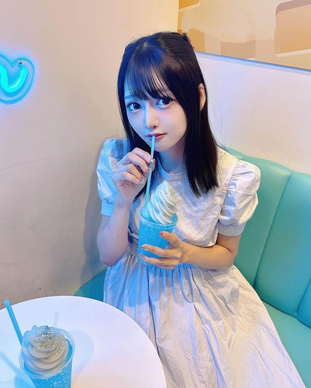 真崎千波さんのインスタグラム写真 - (真崎千波Instagram)「🩵🪽🩵 * 水色の飲み物しか売ってない期間限定のお店行ってきた！！ * #渋谷カフェ #渋谷109 #アイドルヘア #水色コーデ #ミズイロキッチン #天使界隈 #自撮り界隈 #黒髪女子 #推し活 #推し活カフェ」8月22日 14時41分 - chinami_dm