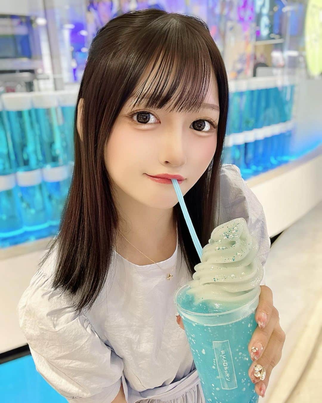 真崎千波さんのインスタグラム写真 - (真崎千波Instagram)「🩵🪽🩵 * 水色の飲み物しか売ってない期間限定のお店行ってきた！！ * #渋谷カフェ #渋谷109 #アイドルヘア #水色コーデ #ミズイロキッチン #天使界隈 #自撮り界隈 #黒髪女子 #推し活 #推し活カフェ」8月22日 14時41分 - chinami_dm