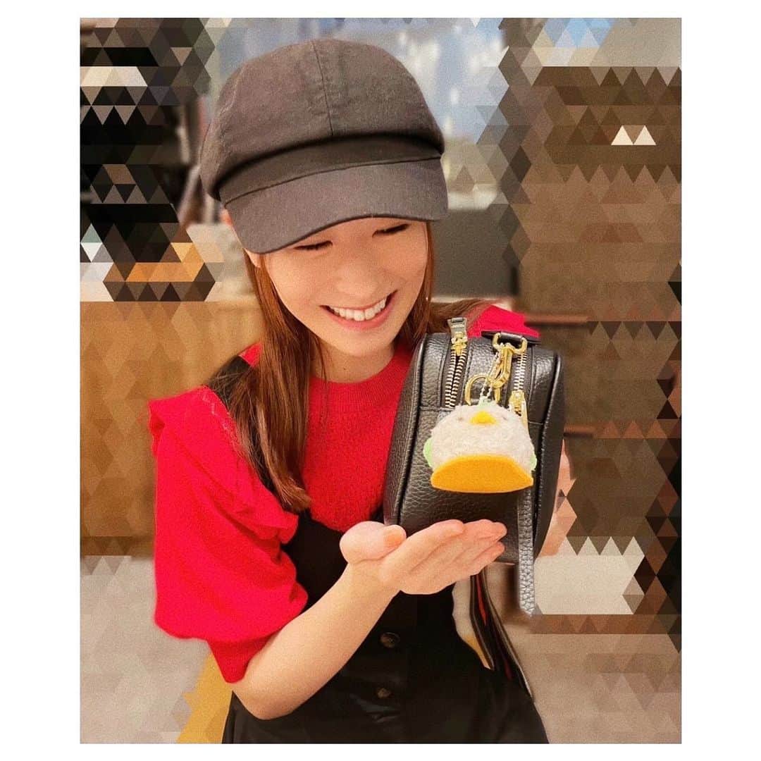 唯月ふうかのインスタグラム：「この間、大学からのお友達がぴよりんプレゼントしてくれた🐣 たまたま通った場所でガチャガチャ見つけたから、回してくれたんだって。 その気持ちがとっても嬉しい。 大好き☺️🧡   #ぴよりん  #ガチャガチャ  #ぴよりんガチャ  #🐥   #ぴよりん勝手に応援大使   #唯月ふうか」