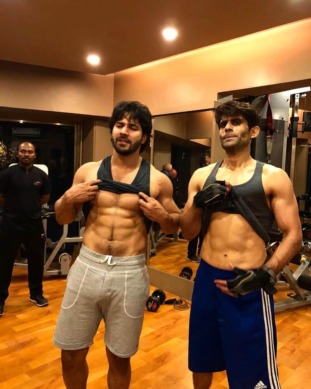 Varun Dhawanさんのインスタグラム写真 - (Varun DhawanInstagram)「Some bts P.s- don’t have this shape now but will get there」8月22日 15時03分 - varundvn