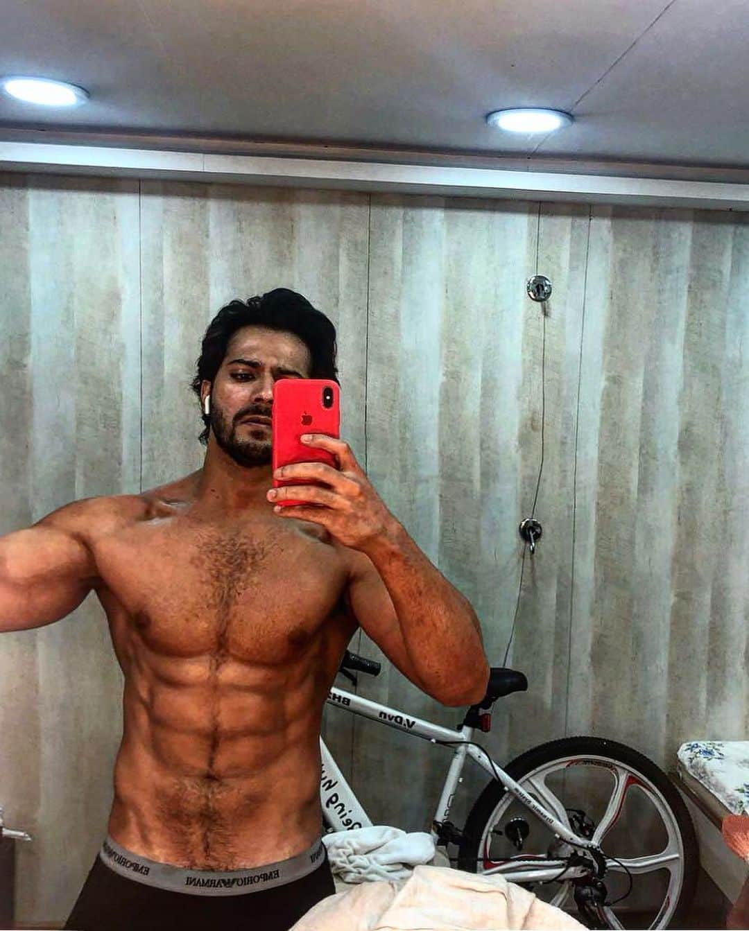 Varun Dhawanのインスタグラム：「Some bts P.s- don’t have this shape now but will get there」