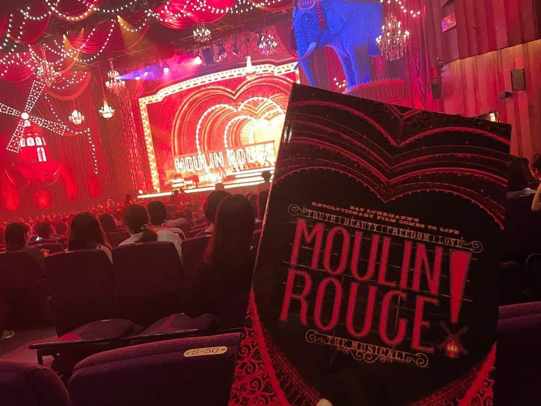 早乙女わかばのインスタグラム：「. #moulinrouge   感動… 1幕が秒で終わったように感じる位引き込まれた😭  NYの観たことないんだけど、絶対観た方がいいと聞いていた事をずっと覚えていて、日本で上演と聞いた時からすっごく楽しみにしていました🥰  ほーーーんとに感動。 語彙力無さすぎて辛い。  とにかく素晴らしかった！  #帝国劇場 #ムーランルージュザミュージカル  #観劇」