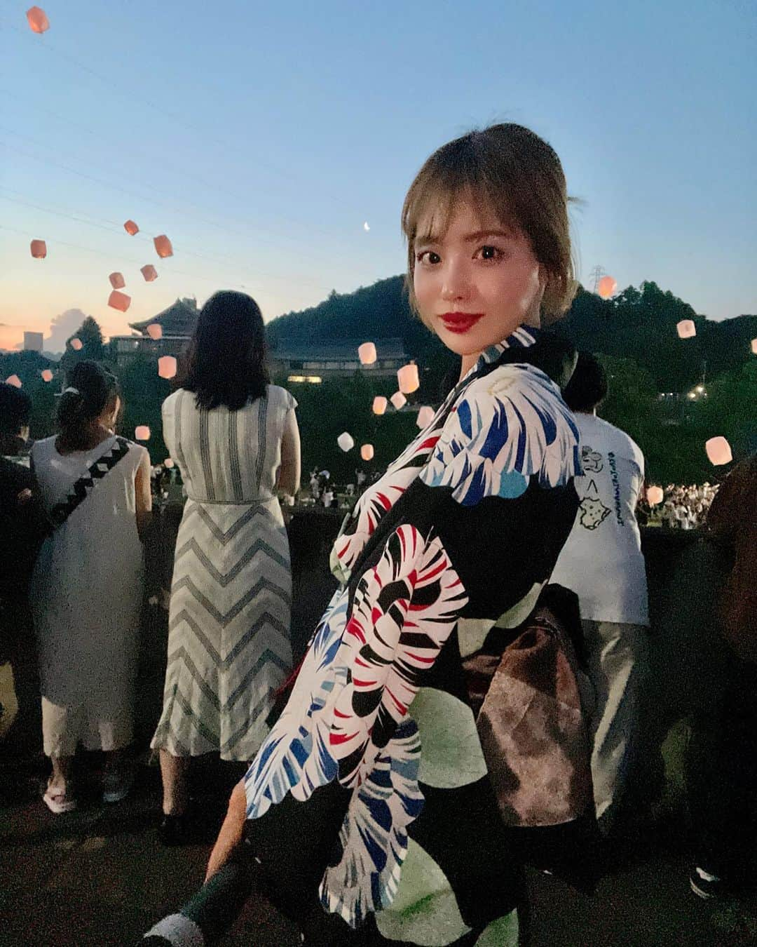  如月 みうのインスタグラム：「初めてみた天燈✨ ラプンツェルみたいだった。。🕯️🌙」