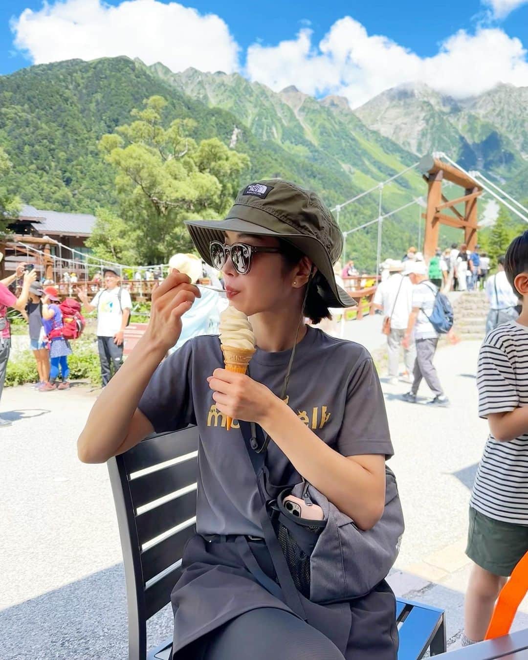 川人未帆さんのインスタグラム写真 - (川人未帆Instagram)「・ 歩いた距離とソフトクリームの美味しさは比例することを知った2023年夏。」8月22日 15時35分 - miho0319kawahito