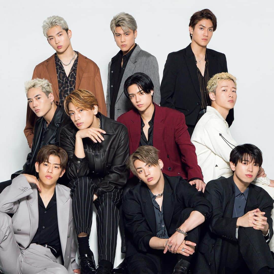 のインスタグラム：「本日発売の#JUNON 10月号には、いよいよ明日8/23に同日デビューを控える、期待の3グループ #THEJETBOYBANGERZ #WOLFHOWLHARMONY #KIDPHENOMENON のみなさんが初登場🙌  誌面ではデビューシングルについてのお話や、メンバーの皆さん個人に迫った一問一答、他己紹介などなど、たっぷりお話していただきました！  ぜひ誌面をチェックしてください🫶  いよいよ明日デビューの3グループ、皆さんでぜひ応援していきましょう♪ 話題のMVも要チェックです！  #Jettin' #SweetRain #Wheelie」