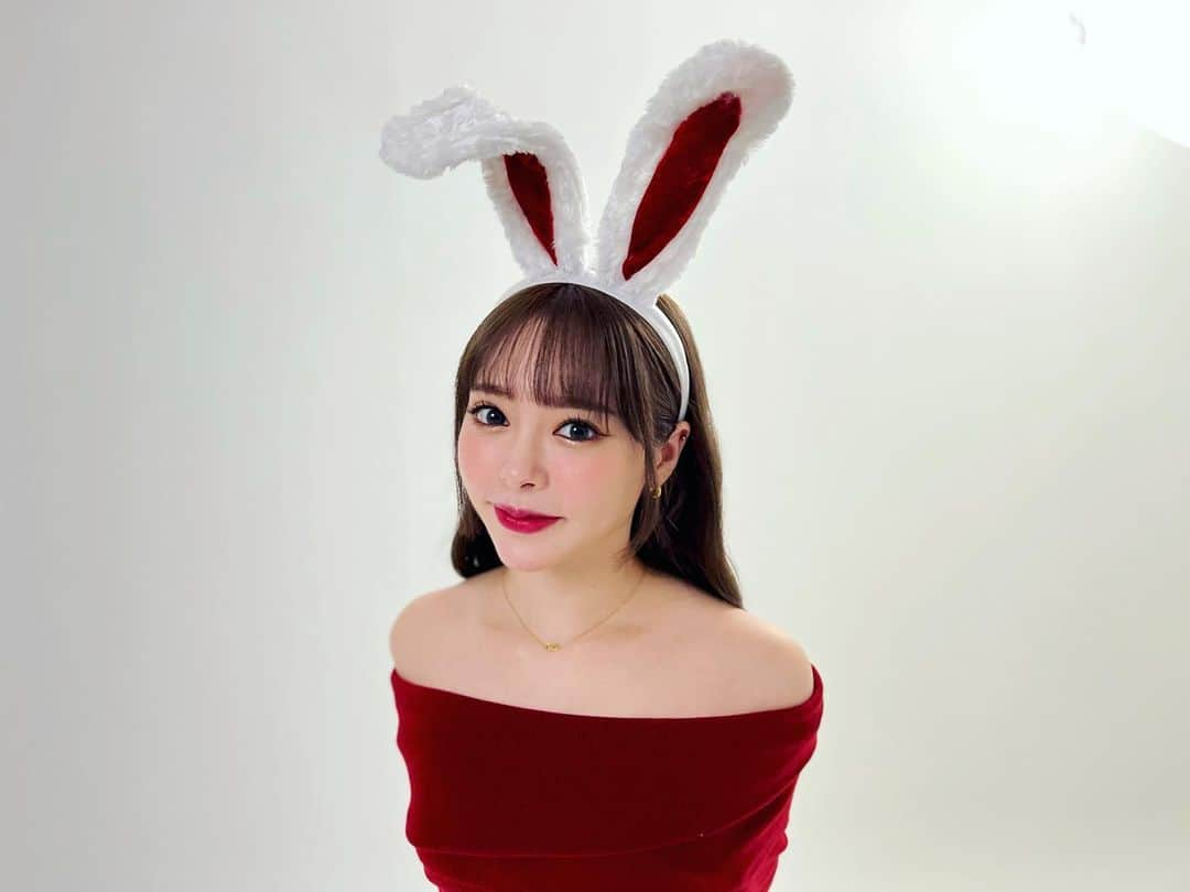 小倉由菜のインスタグラム：「토끼…🐰🫶 もうクリスマスの撮影…🫨  #벌써12월 #크리스마스 #촬영 시간이 빠르네…」