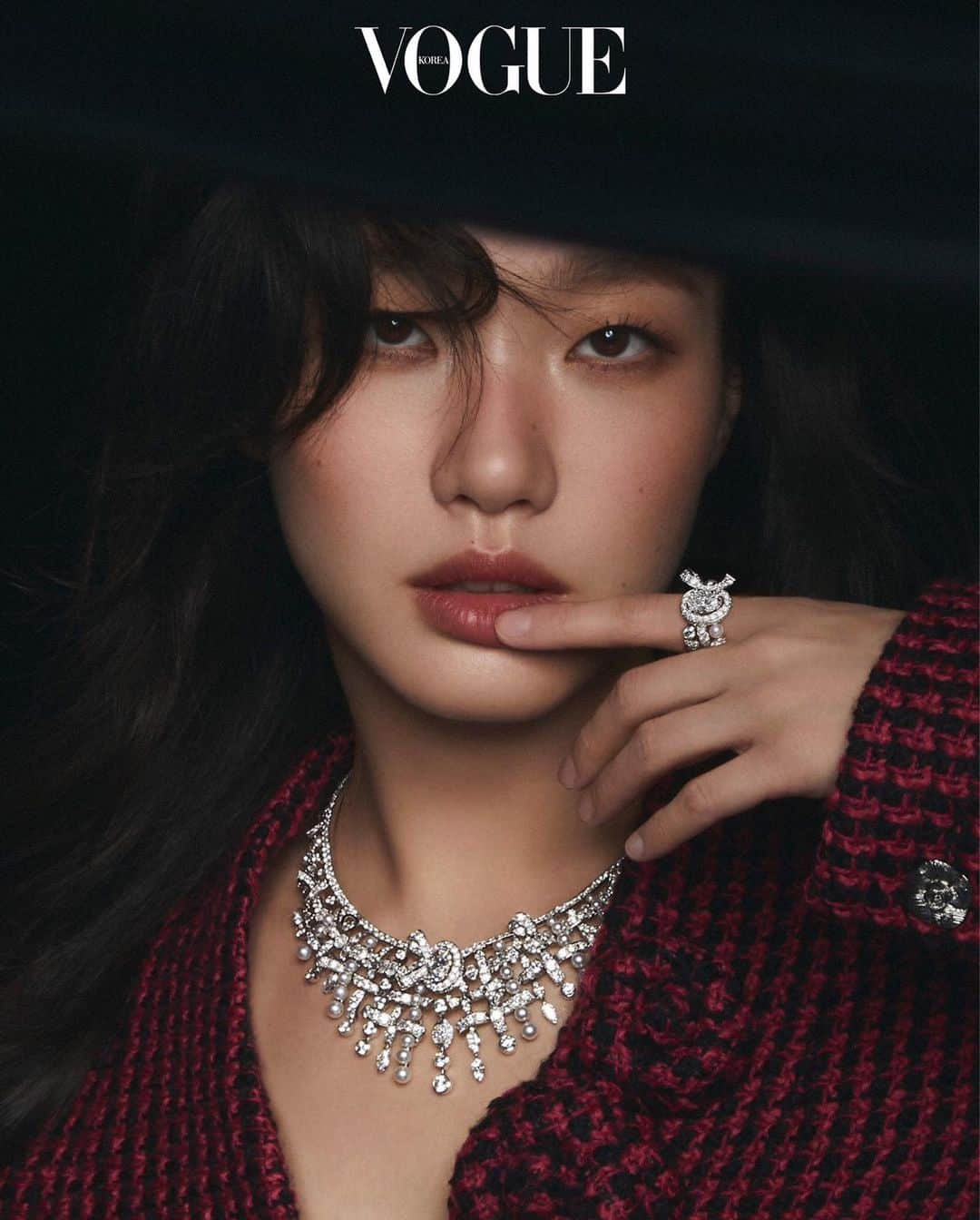 キム・ゴウンのインスタグラム：「@voguekorea @chanelofficial 💎」