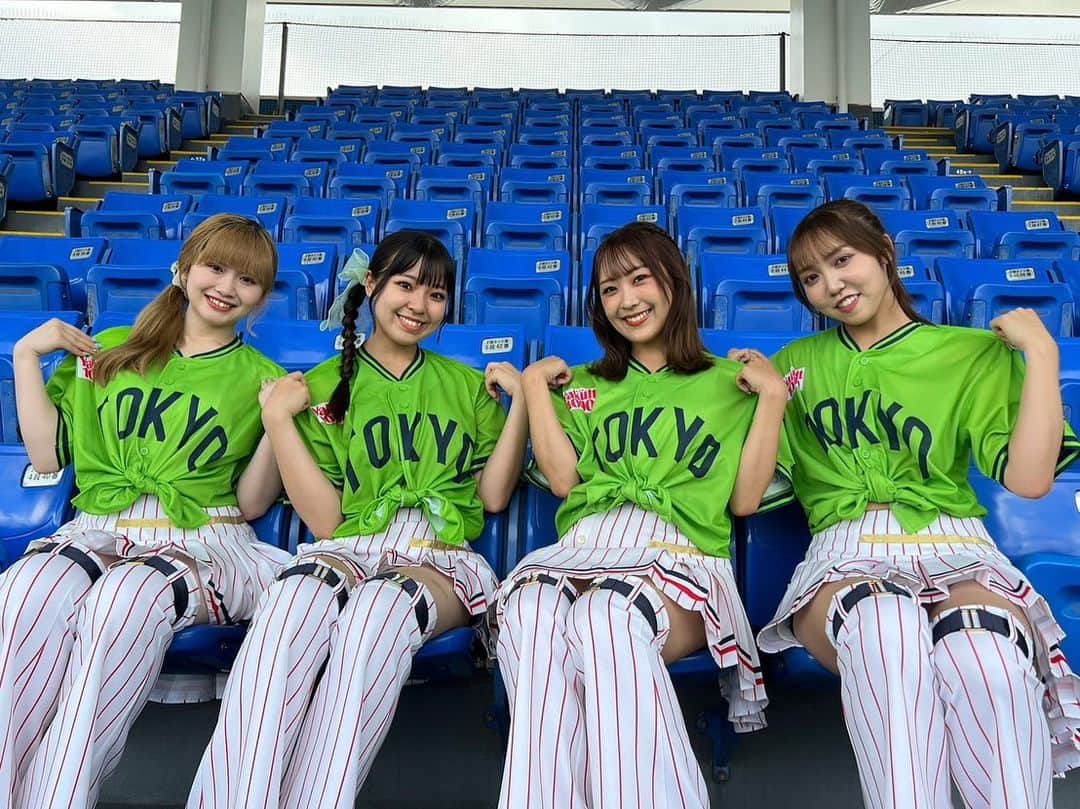 Passionのインスタグラム：「【野球で、東京の『夜』を盛り上げる】  皆さまこんにちは〜！#10HIIRAGI です！🐤♥️ 本日より、東京ドームにて３日間のTOKYOシリーズが始まります！👏🏻  東京ドームでは、TOKYOシリーズ開催を記念して、特別グルメが販売されるそうです！普段神宮球場で販売しているスワローズグルメと合わせて、お楽しみください🫶🏻 そして！22ゲート前広場では、つば九郎先生とジャビットくんのとっても素敵なネオンサインがお出迎えしてくれます！現地へ応燕へ行く方は是非チェックしてくださいね〜！📸✨  本日から３日間、つば九郎先生が！ そして最終日には、Passionのメンバー6名が東京ドームへ伺わせていただき東京ならではの、VENUSさんと初のダンスコラボ？披露させていただきます！ ３日間一緒に楽しみましょう😻💚🧡  本日の予告先発は、小澤投手です！⚾️ スワローズの勝利へ向けて、全力で応燕していきましょう〜！ GO! GO! Swallows‼︎💙🤍❤️  #東京ヤクルトスワローズ #東京 #ヤクルト #スワローズ #Swallows #YS #TEAMSWALLOWS #TOKYOシリーズ #Passion2023 #パッション」