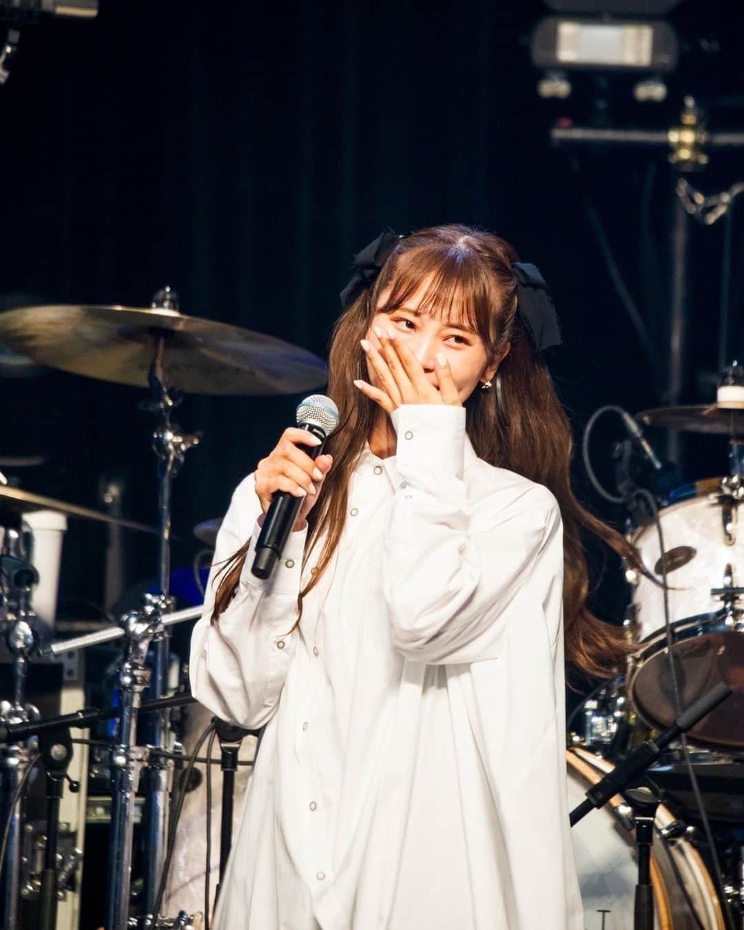 のインスタグラム：「2023.08.21 バンド結成17周年を迎えました。 そして、同一メンバーによる最長活動ロックバンド(女性) としてギネス世界記録™️に認定されました。  最高のファンとスタッフに支えられて、 一度も休むことなく、誰ひとり抜けることなく、 この日を迎えることができました。すごい1日だった。 本当にありがとう。  誰かに勝った1番じゃなくて、4人とみんなで重ねた時間で1番になれたことが、自分たちらしくて誇らしいです。 それから、この日は通過点じゃなくて良い意味でちゃんとひとつのゴールだった。世界一長くガールズバンドした！！！ 今日から毎日世界記録更新！！！  自分たちのこともいっぱい褒めたい。 18年目もよろしくお願い致します！だいすき！！ あ、32歳になりました☺︎  #SCANDAL_世界一」