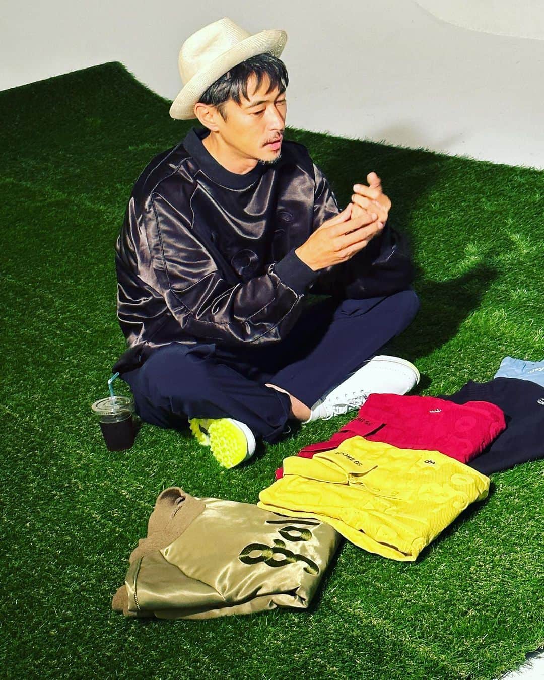 窪塚洋介のインスタグラム：「GOLF OUT issue.4 (2023年10月13日発売予定)にて、 俺がプロデュースする『8G SHOOT』 秋冬アイテムの特集して頂きます^ ^ ⛳️ 🏌️ @golf.outの発売日をお楽しみに！　  #GOLFOUT #ゴルフアウト」