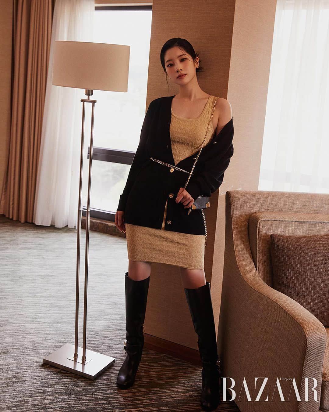 ダヒョンさんのインスタグラム写真 - (ダヒョンInstagram)「@michaelkors @harpersbazaarkorea 🖤」8月22日 15時58分 - dahhyunnee