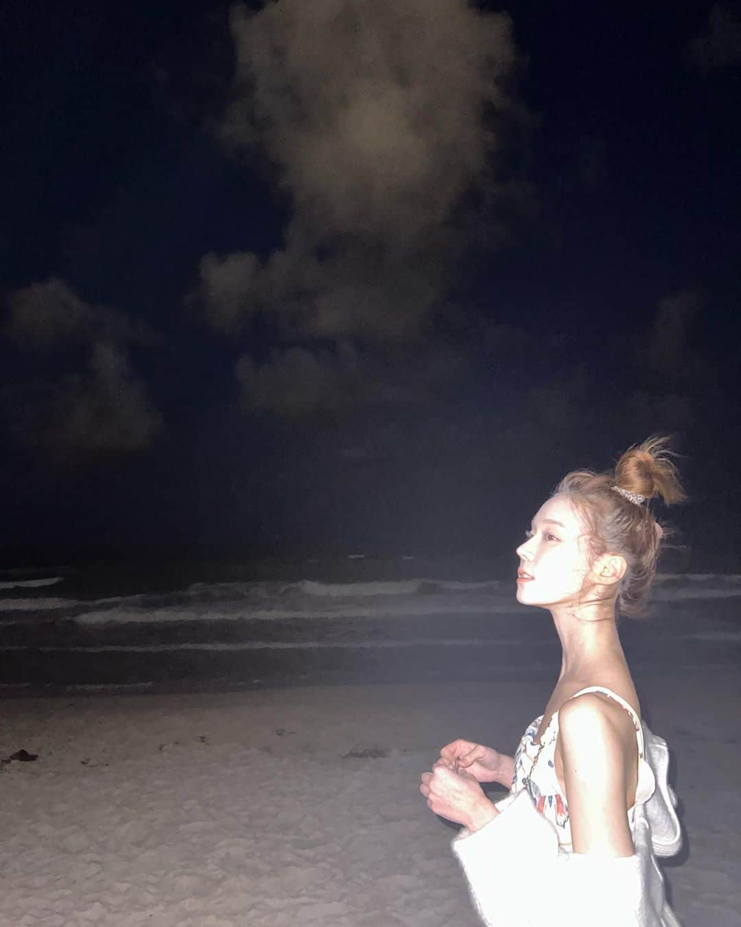 WINTERのインスタグラム：「바다다바다🌊」