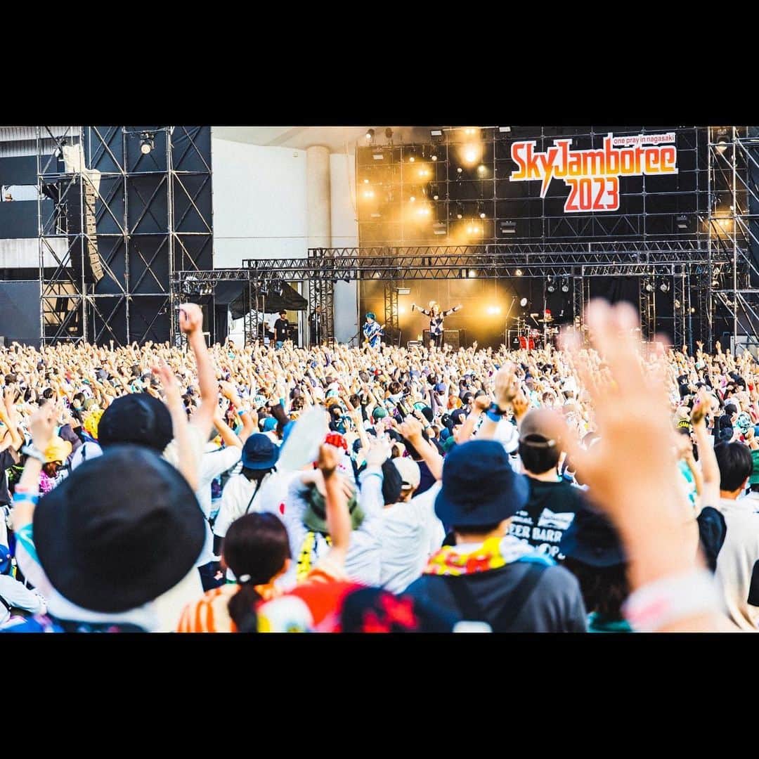 上杉研太のインスタグラム：「「Sky Jamboree 2023 ～one pray in nagasaki～」  長崎市 稲佐山公園野外ステージ  音楽を愛するパワーが半端なかった  心のこもった最高のLIVEができたよ  スカジャン最高⚡️⚡️⚡️⚡️  Photo by @cazrowaoki」