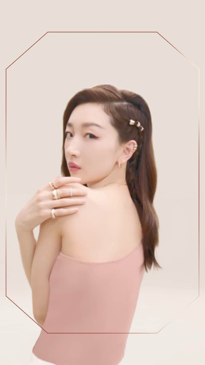 ブシュロンのインスタグラム：「Maison Boucheron unveils in China its new campaign ‘Go for love in my way’. Starring Global Brand Ambassador Zhou Dongyu, this campaign celebrates those who are willing to express their singularity. The Quatre collection, as a true icon symbolizing strength and protection, shows how love should always go – in your own way.  #BoucheronQuatre @zhoudongyu」