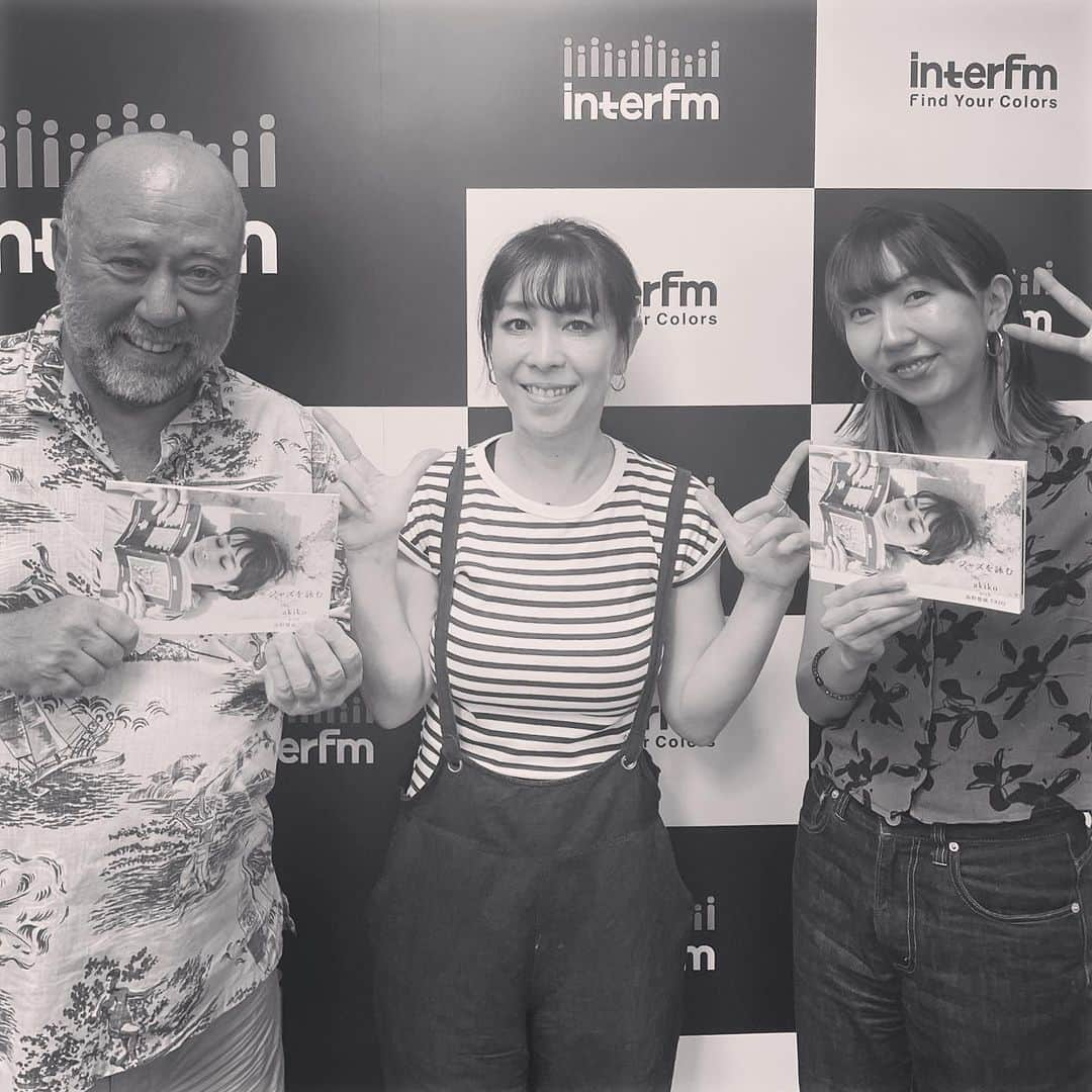 akikoさんのインスタグラム写真 - (akikoInstagram)「『ジャズを詠む』のプロモーションで、今月は色々なラジオ番組に伺っています。2年ぶりに稲垣吾郎さんの番組にも！新譜も聴き込んでくださっていて光栄でした🥹ありがとうございます。  ゲスト出演はこの後も続きますが、radikoのタイムフリーやエリアフリーで聴ける番組も多いので是非チェックしてみてください。引き続きSNSでシェアしていきます。  9/17(日)にはビルボードライブ横浜で海野雅威トリオとライブが決まっています。せっかくなので1stと2nd、違う曲で構成してみようと思います。これもスタンダードを知り尽くした海野くんだからこそ。 聴きたいスタンダードがあればインスタやFB、旧Twitterでコメントをください。『Simply Blue』からのリクエストももちろんウェルカムです！  9/17（Sun） 1st Stage Open 14:00 Start 15:00 / 2nd Stage Open 17:00 Start 18:00  Service Area : ¥7,500  Casual Area : ¥7,000   http://www.billboard-live.com/pg/shop/show/index.php?mode=detail1&event=14362&shop=4  #billboardliveyokohama  #ジャズを詠む #海野雅威」8月22日 16時25分 - akikojazz