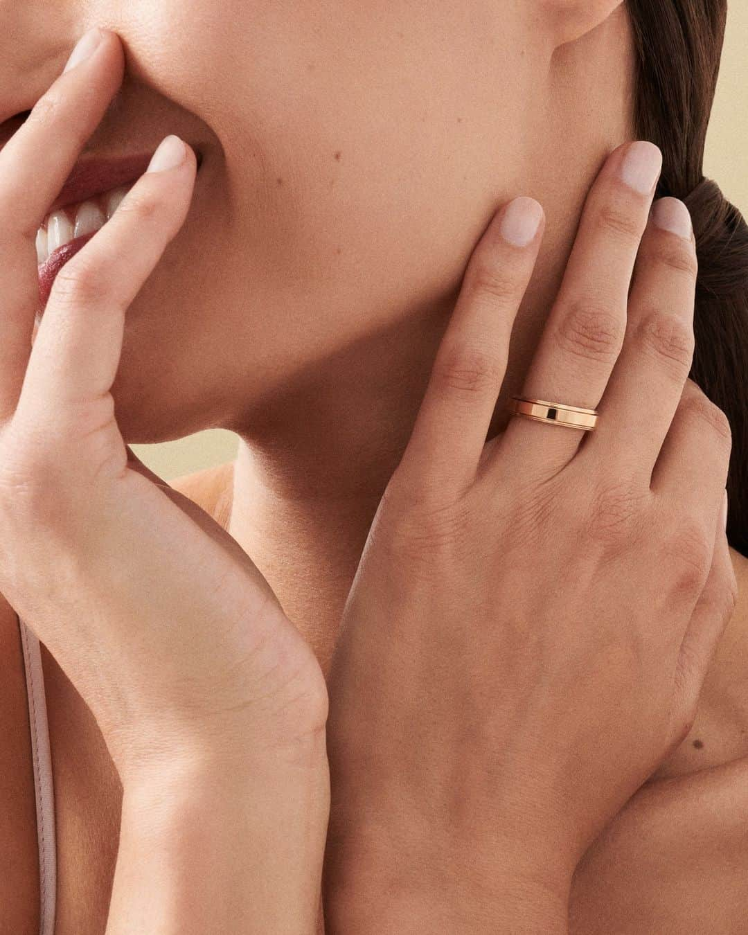 ピアジェのインスタグラム：「The present moment is at your fingertips. Discover the Possession ring.  #Piaget #MaisonOfExtraleganza #PiagetSociety #PiagetPossession #OwnTheMoment」