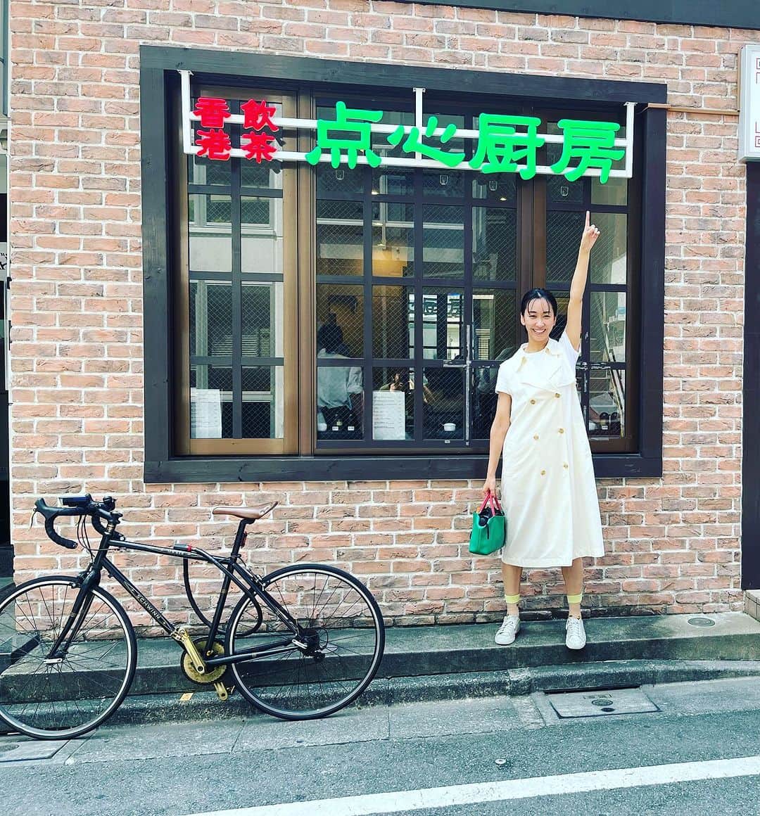 辻やすこのインスタグラム：「破茶滅茶美味しい中華屋さんに連れて行って貰いました🍜 本格的すぎる… 香辛料とか本場のお味が楽しめます。  代々木駅　@dimsum.yoyogi   엄마가 중국식당에 데려다 주셨어요🥟🥟🥟 아주 아주 본격적이야〜🫶🪭  향신료하고 본고장의 맛을 즐길수있어요💕💕 @dimsum.yoyogi  #중국식당  #식당  #일본  #본고장의맛  #代々木 #中華 #グルメ #香港飲茶 #香港飲茶点心厨房」
