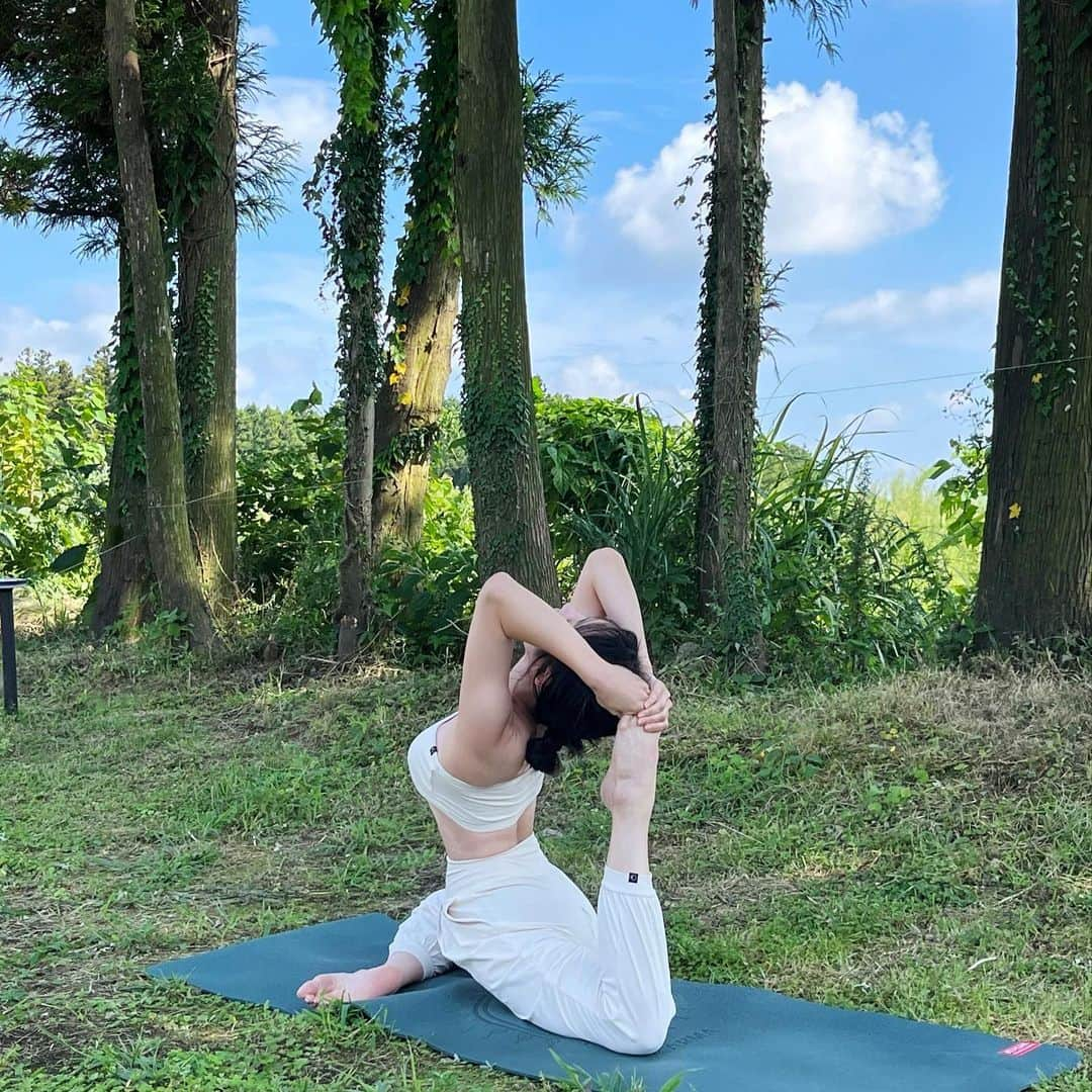 ソ・ウナさんのインスタグラム写真 - (ソ・ウナInstagram)「Yoga in Jeju 🧘🏻‍♀️🧘🏻🩵」8月22日 16時52分 - eunah_willbeloved