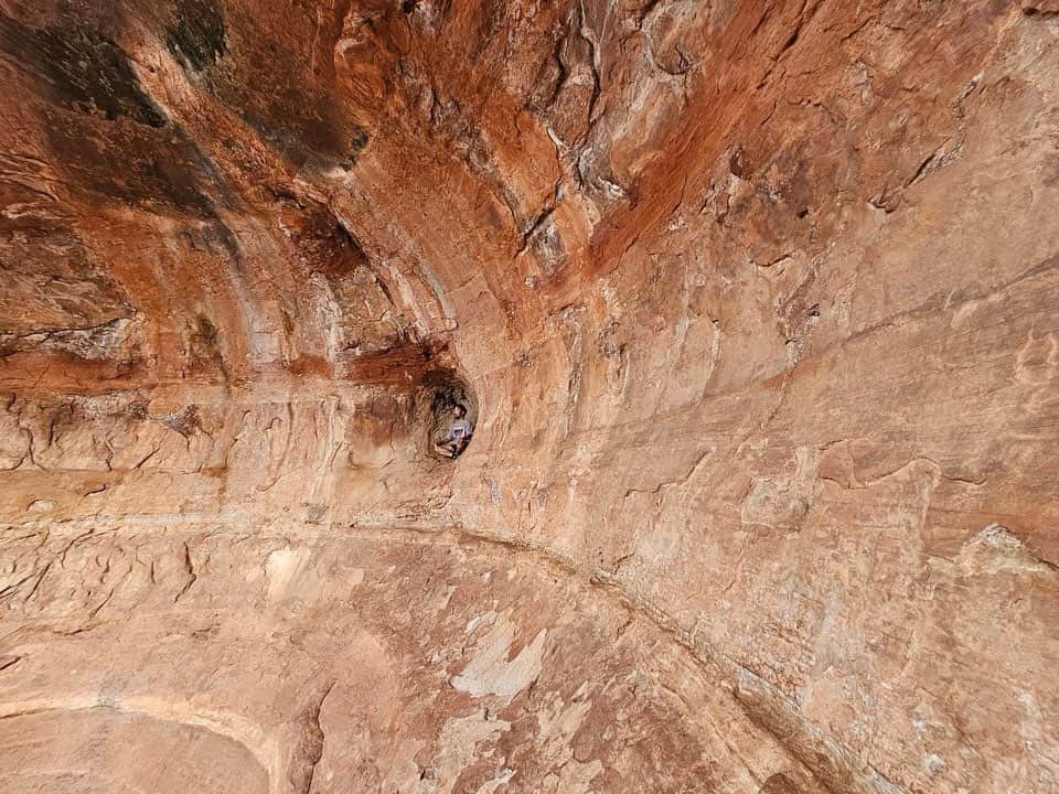 PURIのインスタグラム：「Birthing Cave in Sedona.」