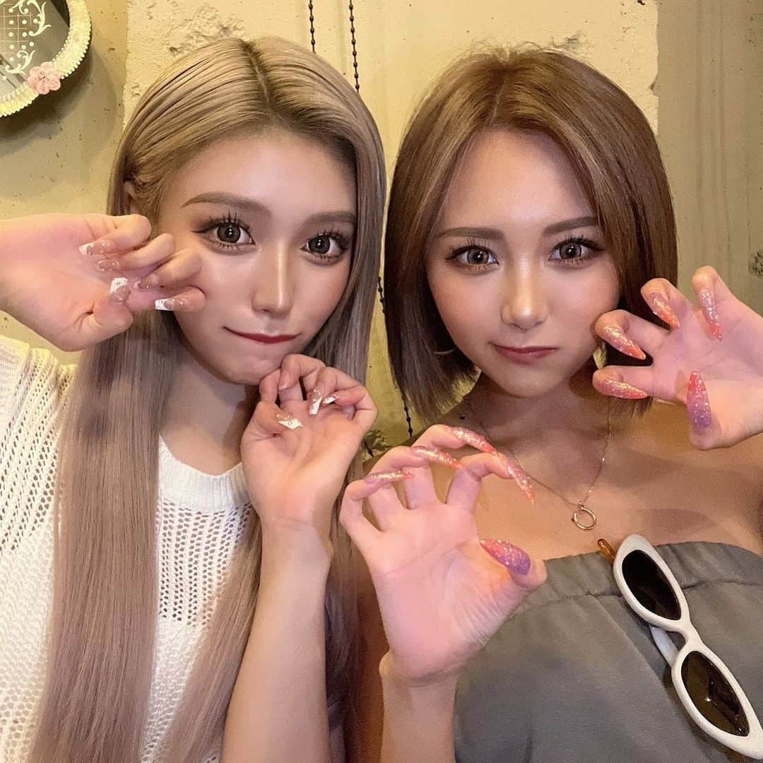 nutsのインスタグラム：「today's nuts shot🥜 @seika____official  @_reistagram._   若手のエースコンビ✨ プラベも仲良し👬  #nuts #gal #gyaru #ギャル #姉ギャル」