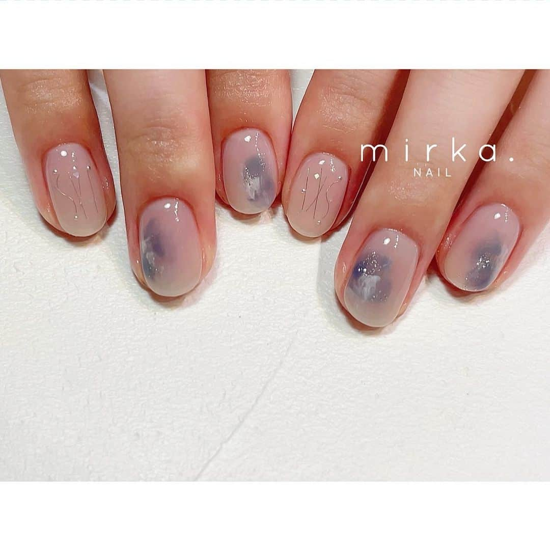 mirka. NAIL(ミルカネイル)さんのインスタグラム写真 - (mirka. NAIL(ミルカネイル)Instagram)「⁡ ⁡ blue 𓆟 ⠜ ⁡ ⁡ ⁡ ⁡ ⁡ ………………………………………………………… ⁡ ご予約、お問い合わせは LINE ID⇒ @mirka.nail (@含む)まで。 ⁡ ご新規様はハイライトの「ご案内」と「ご予約方法」を必ずお読みいただいてからご予約くださいますようお願いいたします。 空き状況や詳細はLINEの投稿からご確認ください。 ⁡ ⁡ ⁡ ⁡ #mirkanail#nails#nail#nailart#naildesign #ショートネイル#ネイルアート#ネイルデザイン#ネイル#大人ネイル#シンプルネイル#オフィスネイル#ニュアンスネイル#ナチュラルネイル#カジュアルネイル#ショートネイルデザイン#美甲#夏ネイル#夏ネイル2023 #プライベートサロン#プライベートネイルサロン#東京ネイルサロン#東京ネイル#江東区ネイルサロン#森下#清澄白河 ⁡」8月22日 17時07分 - mirka.nail