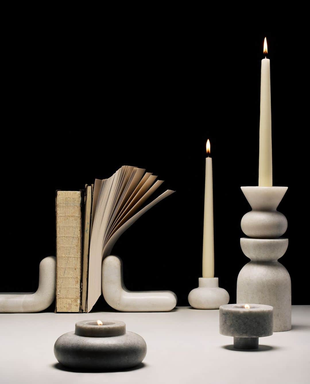 トム ディクソンのインスタグラム：「New STONE Accessories just dropped!⁠ ⁠ The new marble bookends and candle holders bear a unique fingerprint – tactile, heavy and long-lasting.」