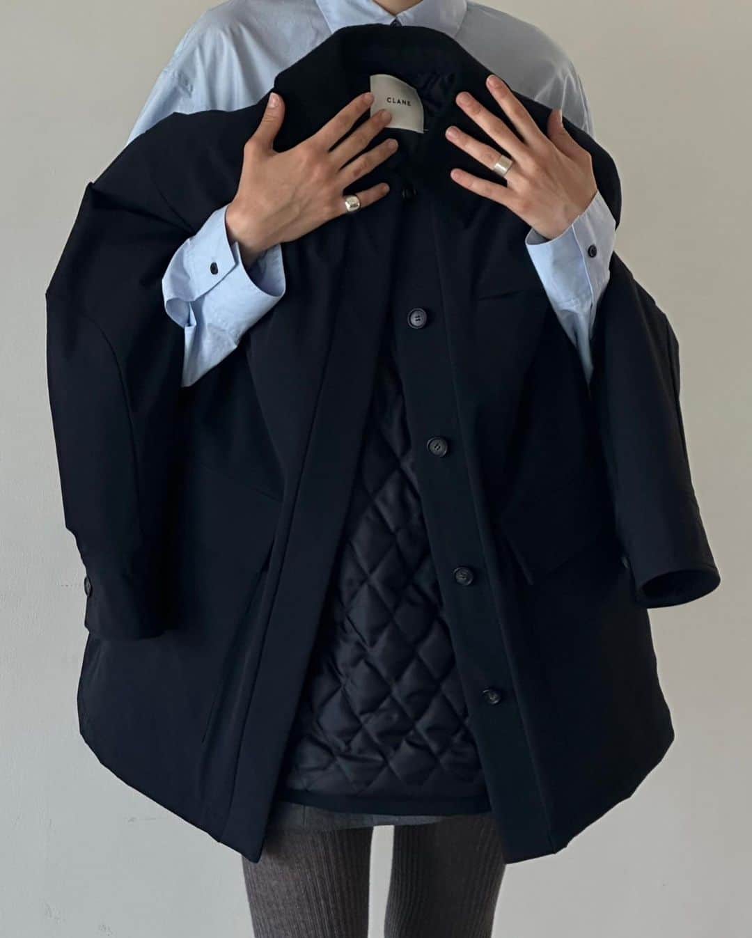 松本恵奈さんのインスタグラム写真 - (松本恵奈Instagram)「outer先行予約アイテムのOVER QUILTING HUNTING JACKET♡ 鞄いらずで着心地最高な一枚です！ 私はキャンプやお散歩の時にも使いそうだなーと思ったので、使いやすいBLKをオーダーしました◯ CLANEスタッフはほぼみんなNAVYをオーダーしていたよ♡ 是非お楽しみに！ #clane #outer #先行予約アイテム#clane23awouterpreorder」8月22日 17時30分 - ena1123