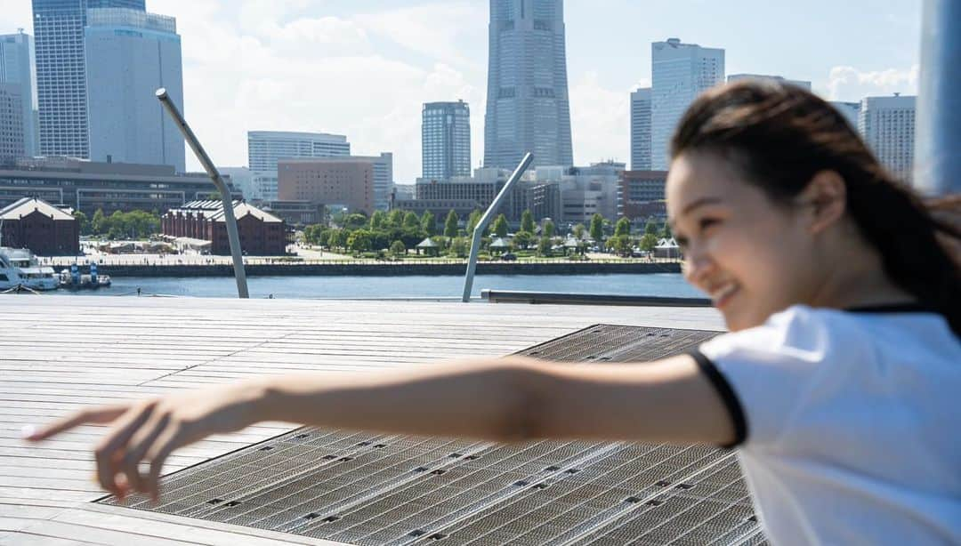 前野えまさんのインスタグラム写真 - (前野えまInstagram)「目の前に広がる海と空 夏景色が爽やかに ・ ・ photo by : @at.m0sphere  ・ ・ ・ #夏景色  #爽やかな風  #海風景  #アオハル  #二十歳の夏   #yokohama  #minatomirai #summer  #summermemories  #seaphotography  #skyphotography  #naturephotography  #girlportrait #actress #actor #girl #photography #portrait #japanesegirl #portraitphotography #daily_phot_jpn #japan_daytime_view」8月22日 17時22分 - maeno_ema