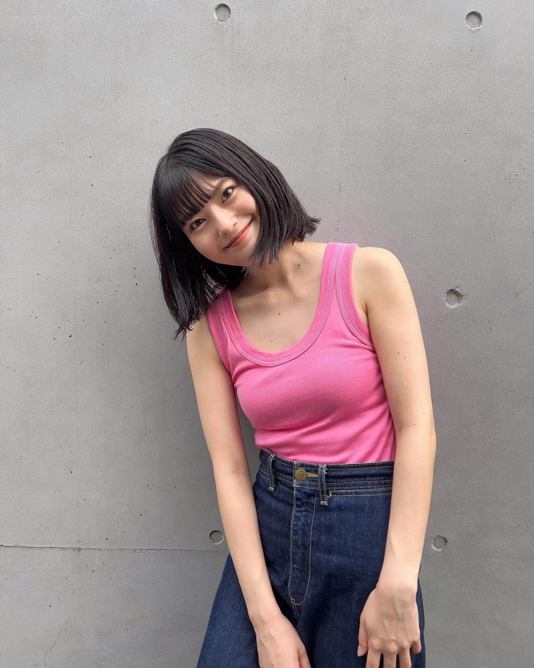 田中珠里のインスタグラム：「髪の毛バッサリいきました！ ただいまボブ✋」