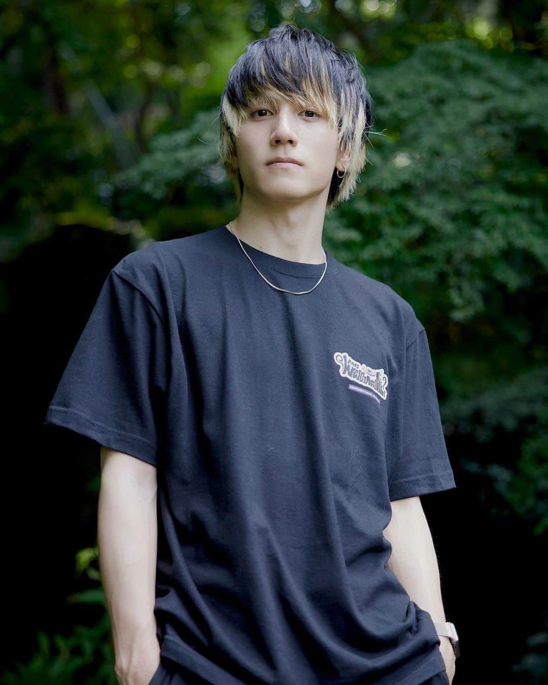 片桐航のインスタグラム：「. 9/2 横浜ビブレで開催される @sanagara_kngw  主催のフェスで  コラボTシャツ販売する事になりました  ブランド立ち上げ当初から 何回かデザインさせてもらってる ブランドSANAGARA  今回は なんやかんや10年以上仲良い @ryohey_ags  とイラストコラボで作りました  数量限定、会場限定 その日限り？のTシャツ  DURARAと イベントタイトルにもちなんで Psychoの歌詞をバッチリ書きました  当日くる人は お楽しみに  いい感じのTシャツ オレはもうすでに着てる  #sanagara #アパレル#Tシャツ#グッズ #イラスト#バンド#lennycodefiction」