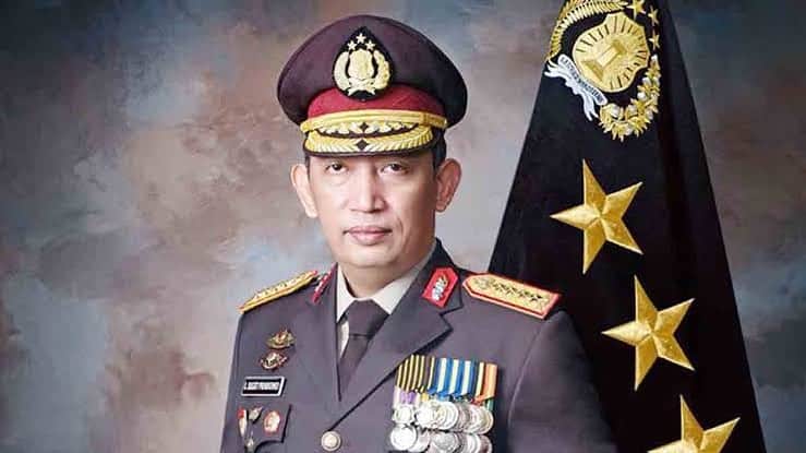 ジェシカ・イスカンダルのインスタグラム：「Pak listyo, Karena kinerja kepolisian saya rasa lamban dalam menangani kasus penipuan 10 milyar yang saya alami dan terkesan tidak ada harapan untuk segera menangkap tersangkanya meskipun sdh DPO, Saya belajar ikhlas pak Kapolri, saya mendapat pelajaran mungkin menipu orang lebih mudah lalu kabur, yang penting tipunya bisa banyak berM-M jadi bisa bebas terus dan kabur😆🤣 semoga kedepannya tidak ada korban seperti saya lagi pak🙏🏻   #korban #polisi #percumalaporpolisi #indonesia #polda #jedar #jessicaiskandar」