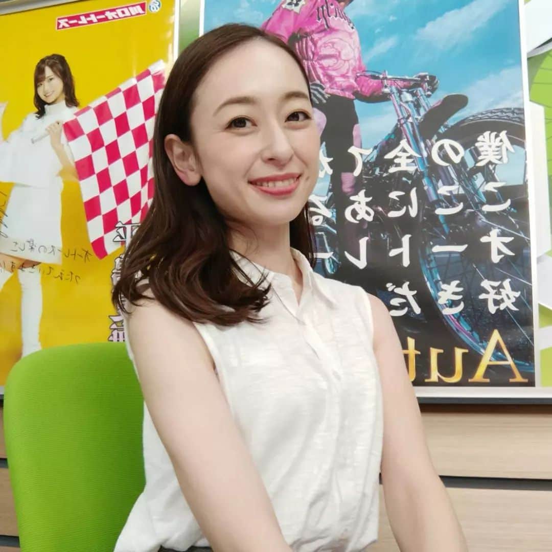 瞳ゆゆのインスタグラム：「川口オートレース中継、開催最終日でした🏍️ 優勝戦前に突然の豪雨😨 選手の皆さん、お疲れ様でした！  #川口オート #オートレース #アナウンサー #宝塚og」