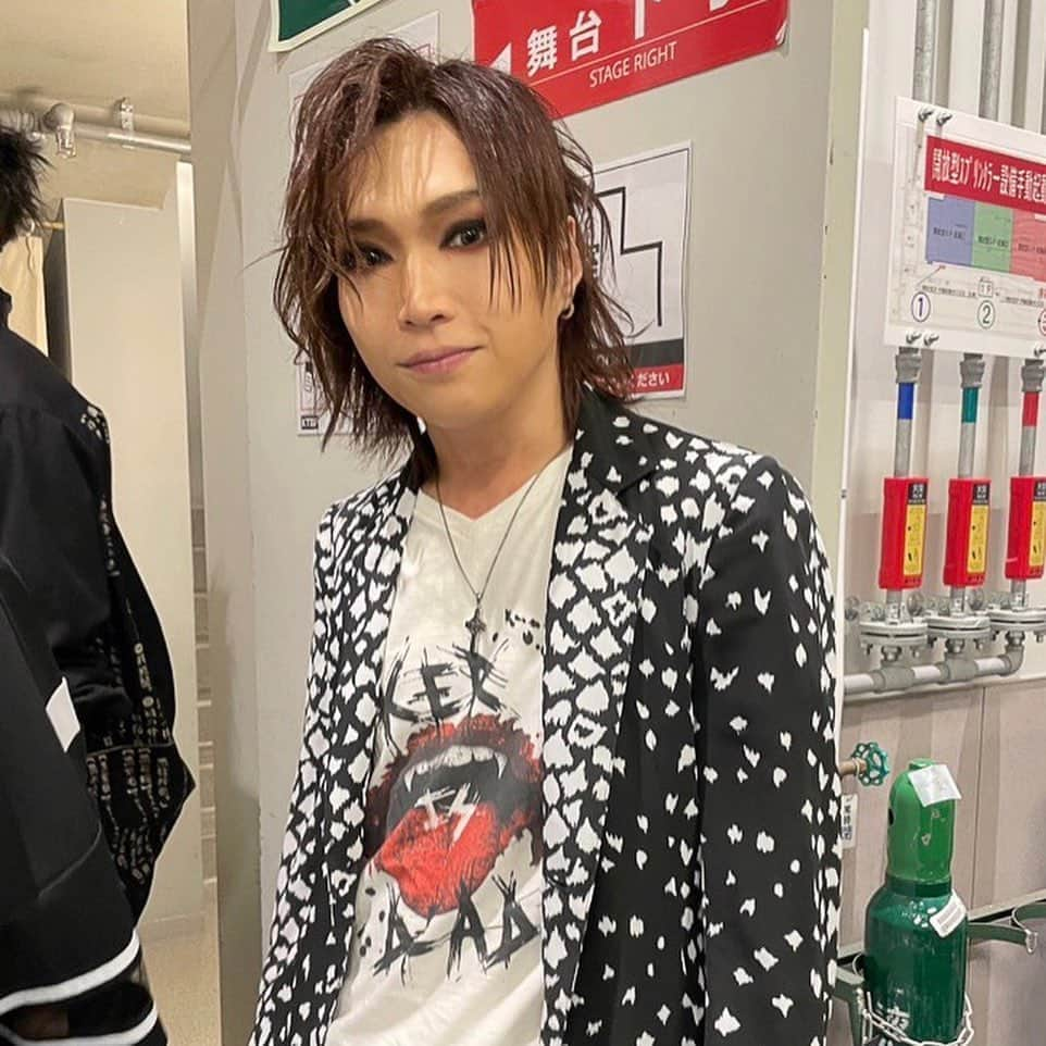 鬼龍院翔さんのインスタグラム写真 - (鬼龍院翔Instagram)「バイオリンのときの顔👍✨  #crushofmode #ktzeppyokohama」8月22日 17時47分 - kiryu_in