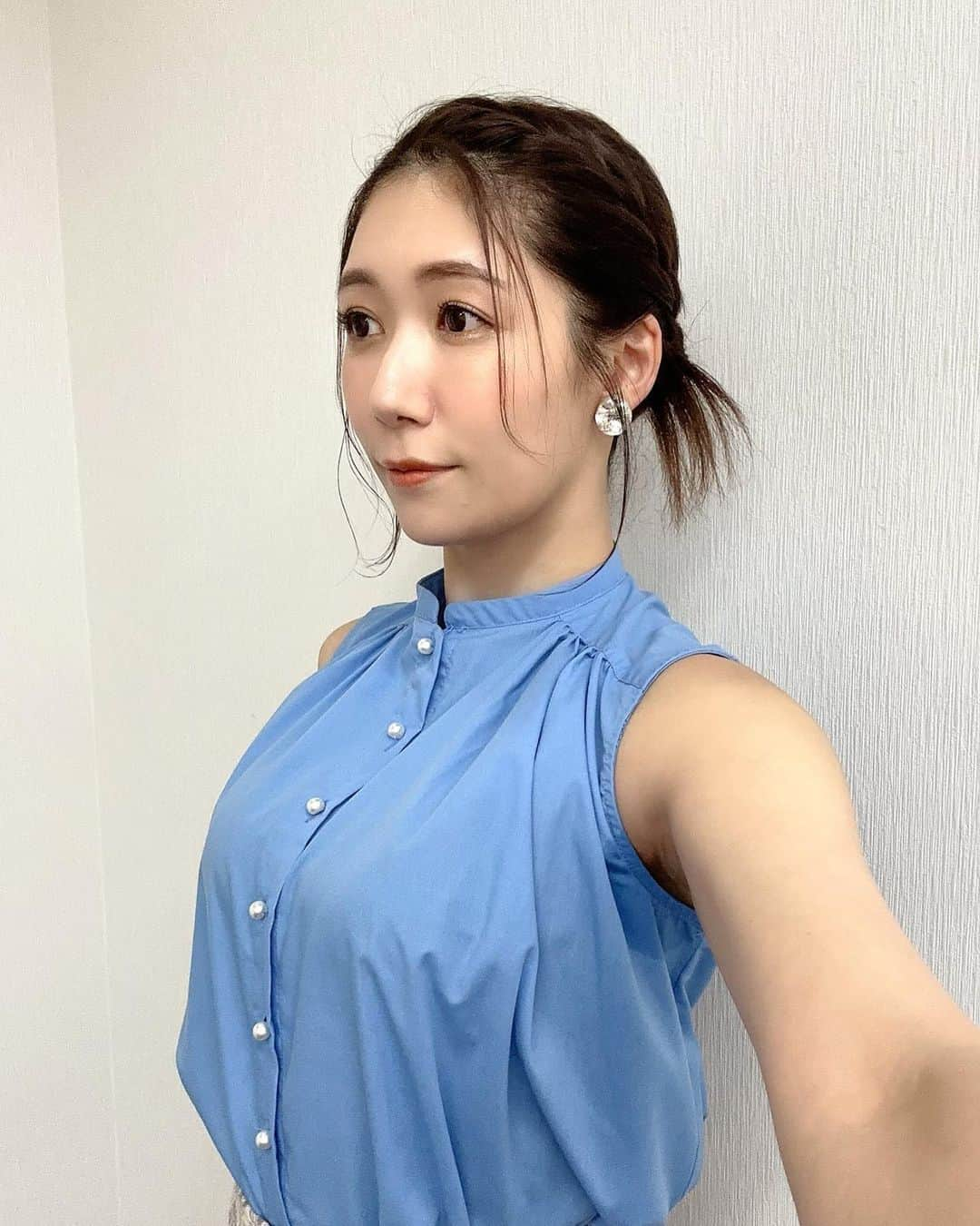 穂川果音さんのインスタグラム写真 - (穂川果音Instagram)「hair style  アップヘア！ New Jeans風、もしくは鈴木あみさん風ヘアとのことです😊  #ヘアアレンジ　#ヘアスタイル　#アップヘア　#シニョン　#hairarrange #hairstyle #アベプラ　#weatherforecast #韓国ヘア」8月22日 23時12分 - hokawakanonn