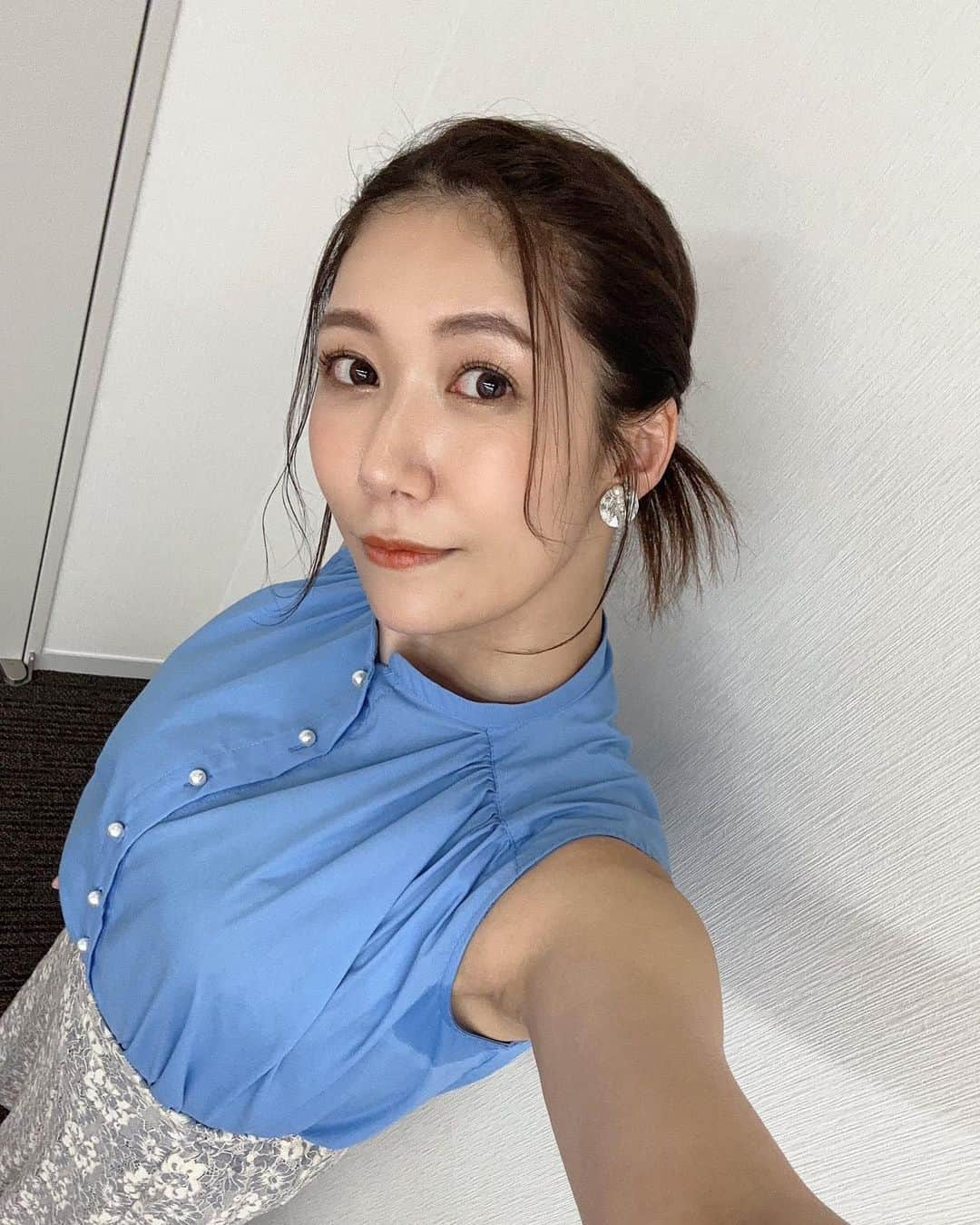 穂川果音さんのインスタグラム写真 - (穂川果音Instagram)「hair style  アップヘア！ New Jeans風、もしくは鈴木あみさん風ヘアとのことです😊  #ヘアアレンジ　#ヘアスタイル　#アップヘア　#シニョン　#hairarrange #hairstyle #アベプラ　#weatherforecast #韓国ヘア」8月22日 23時12分 - hokawakanonn