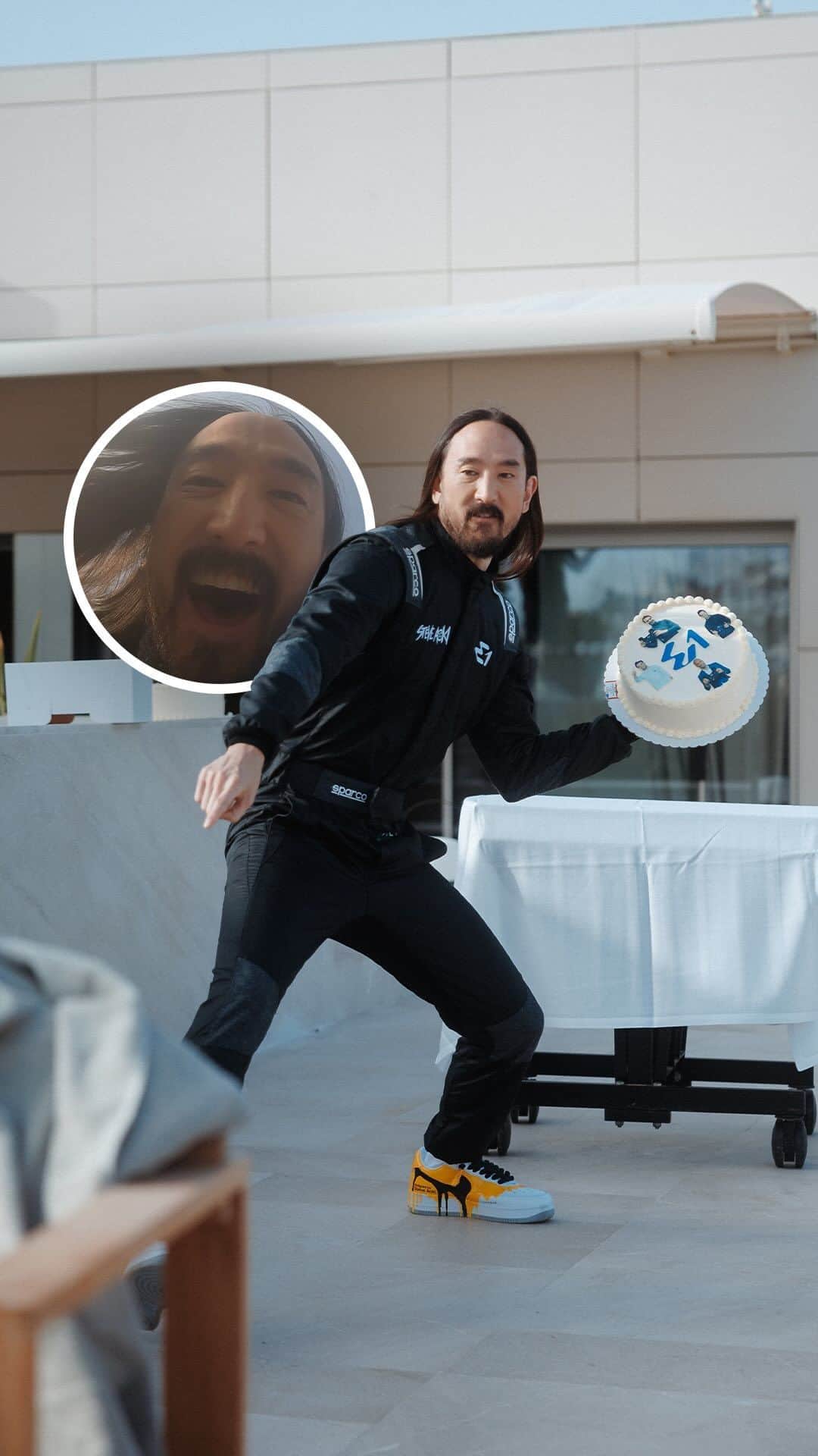 ディディエ・ドログバのインスタグラム：「Drogba. Brady. Nadal. Checo. You’ve now all been Caked by the one and only @steveaoki 🎂😵‍💫  @tombrady @schecoperez @rafaelnadal @didierdrogba @aokiracingteam   #E1Series #ChampionsOfTheWater」
