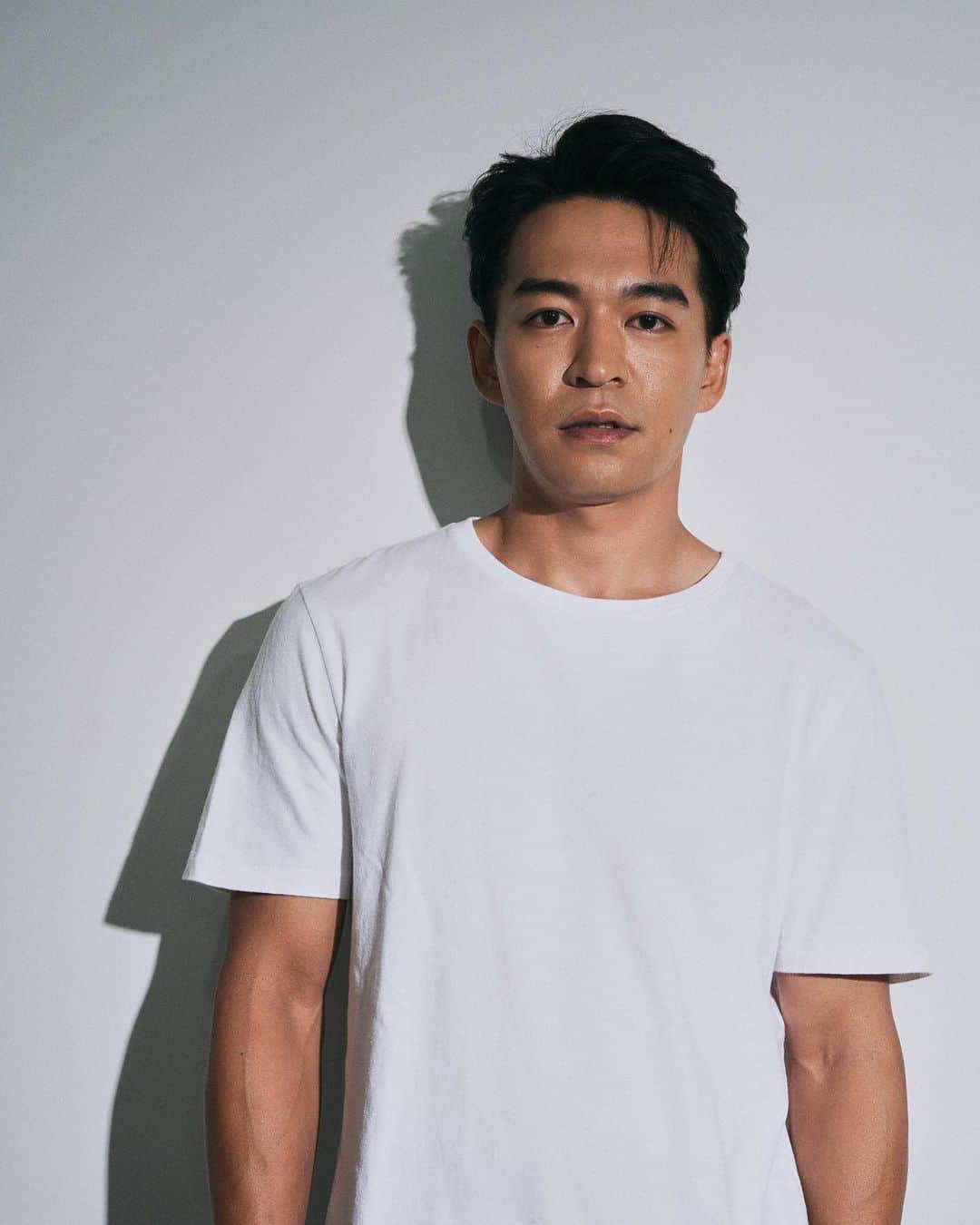 三嶋健太のインスタグラム：「確実に去年より、出来るようになってる。⠀ 昨日と比べたら⠀ 一週間前と比べたら⠀ 微妙かもやけど⠀ 大きい単位で見たら⠀ 確実に成長してる。⠀ ⠀ チリツモ。やな。⠀ ⠀ 何処までも良くなり続けるだけ。⠀ ⠀ #トレーニング　#actor #japan #演技　#ちりも積もれば山となる」