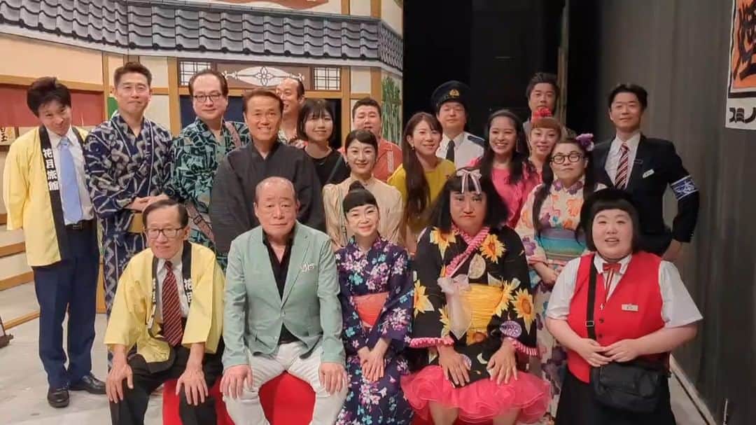 吉本新喜劇のインスタグラム：「今週の #なんばグランド花月 は…   #酒井藍 座長週🤲🤲  「愛の花火を打ち上げろ！」を  8/22(火)〜8/28 (月)まで 毎日上演しております🎆  今回の舞台は婚活バスツアー！ 果たして何組のカップルが誕生するのか！？  夏休み最後の思い出にぜひおこしください！🐣  #吉本新喜劇」