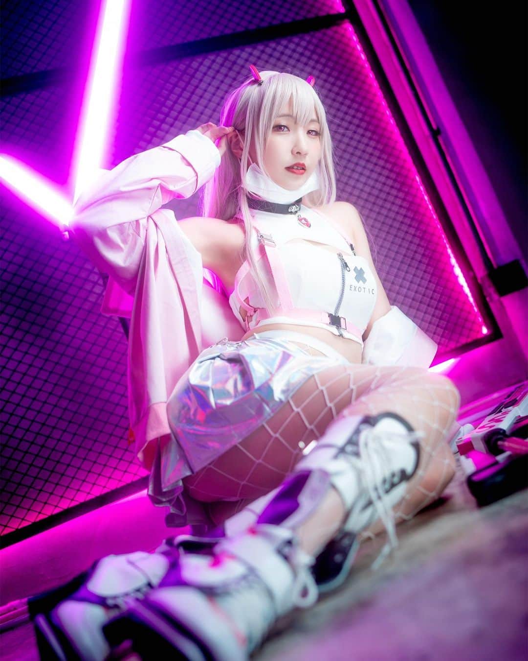 のインスタグラム：「- August Tier 1 - Viper(๑ơ ₃ ơ)♥ ❣️Full set photo ► https://reurl.cc/WEd7Rk  又過了一個星期了呢♥ (才想起已經一週忘記更新) 親愛的過得怎樣了？  接下來的幾個月會是滿滿的工作+表演+外國場次行程(♡˙︶˙♡) 之後會慢慢更新能找到小銀的活動!! 一起享受這個下半年吧♡♡♡  #cosplay#cosplayer #cosplaygirl #photo #cosplayphoto #cosplayersofinstagram #cosplayphotography #anime #silverxherecosplay #patreoncreator #patreonartist  #コスプレ　#コスプレイヤー　#コスプレイヤーさんと繋がりたい　#コスプレ写真 #nikke #nikkegoddessofvictory #viper」